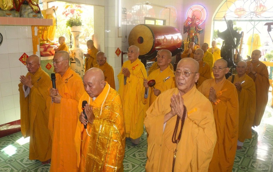 Chư Tăng thuộc các phường Chánh Hưng, Bình Đông, Phú Định (TP.HCM) Bố-tát tại chùa Long Vân Chư Tăng thuộc các phường Chánh Hưng, Bình Đông, Phú Định (TP.HCM) Bố-tát tại chùa Long Vân