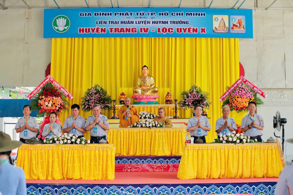 Hòa thượng Thích Thiện Pháp ban đạo từ