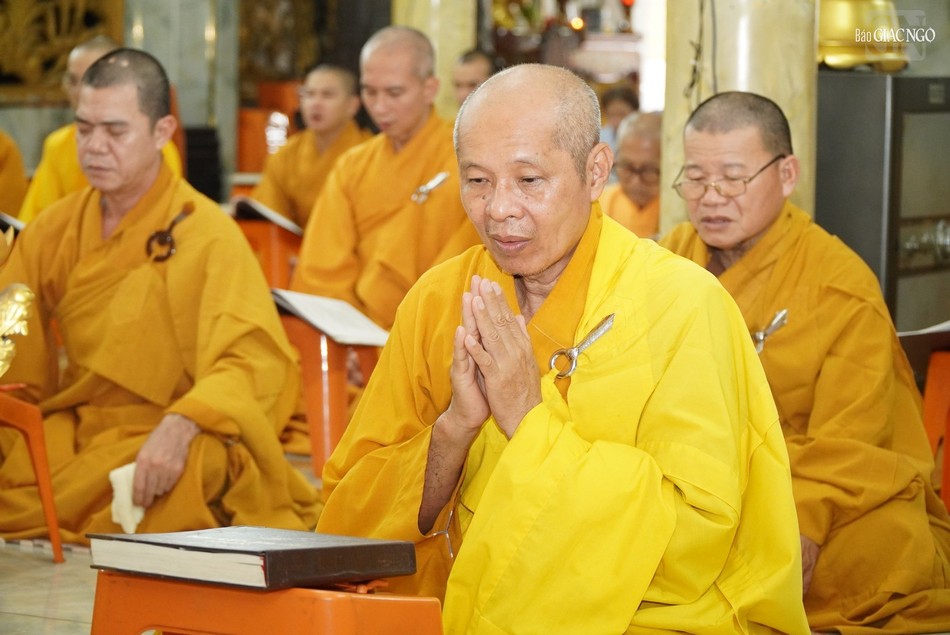 Trong ba tháng hạ, hành giả nơi trường hạ sẽ lần lượt tụng các bộ kinh: Từ bi Thủy sám, Lương hoàng sám, Pháp hoa và kinh Vu lan - Báo hiếu