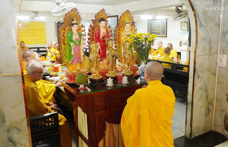 Thỉnh chư Tăng thọ trai