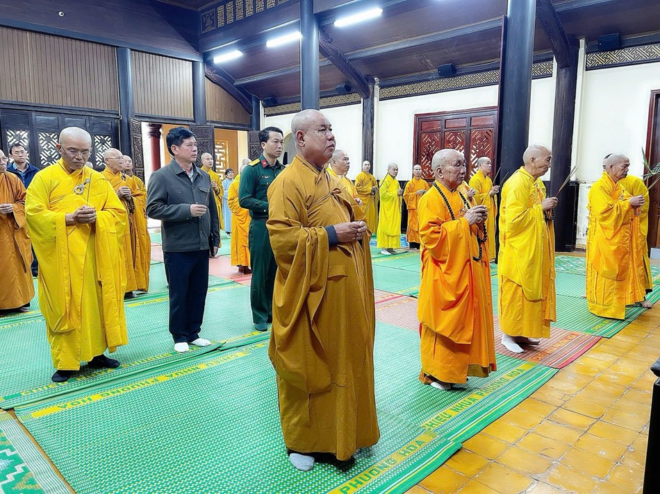 Tại chùa Linh Sơn Tại chùa Linh Sơn