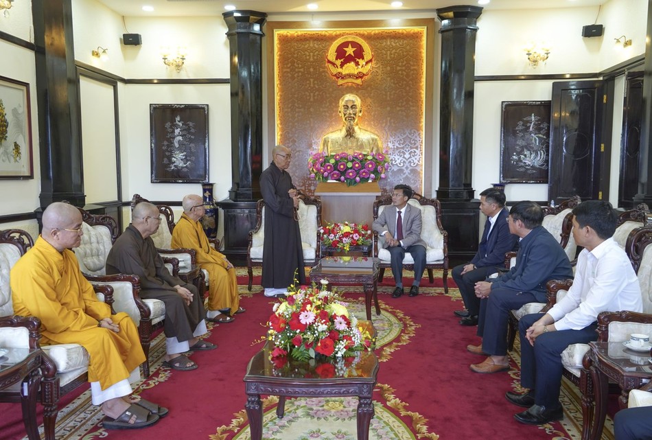 Hòa thượng Thích Minh Nhật phát biểu tại buổi thăm Hòa thượng Thích Minh Nhật phát biểu tại buổi thăm