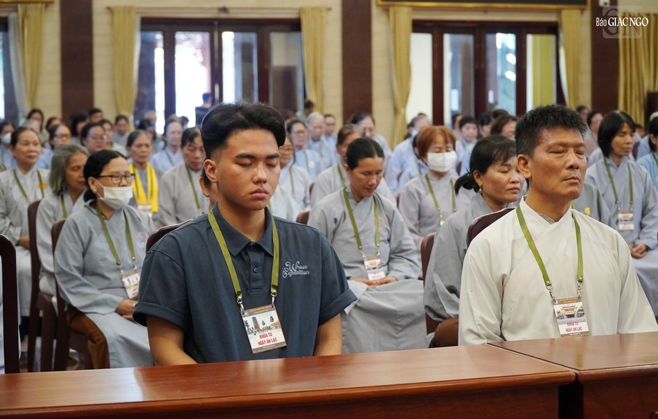 Mình không đồng hóa mình với cảm xúc của mình Mình không đồng hóa mình với cảm xúc của mình