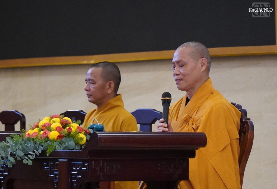 Mở đầu thời pháp thoại về thiền vipassana, Thượng tọa Thích Trí Chơn đã hướng dẫn Phật tử thực tập "ngồi yên" Mở đầu thời pháp thoại về thiền vipassana, Thượng tọa Thích Trí Chơn đã hướng dẫn Phật tử thực tập "ngồi yên"