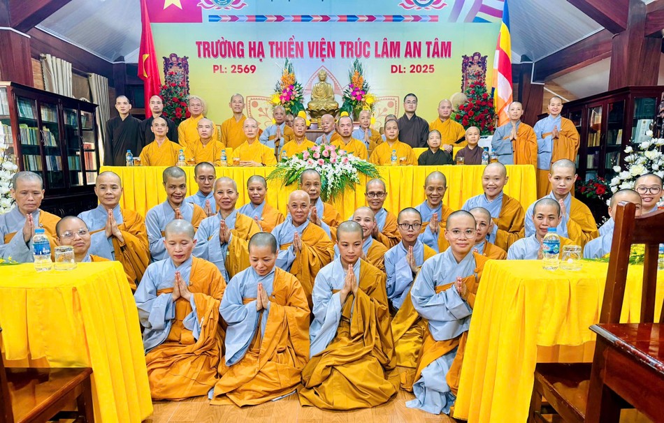 Ban Trị sự GHPGVN tỉnh Phú Thọ thăm trường hạ thiền viện Trúc Lâm An Tâm