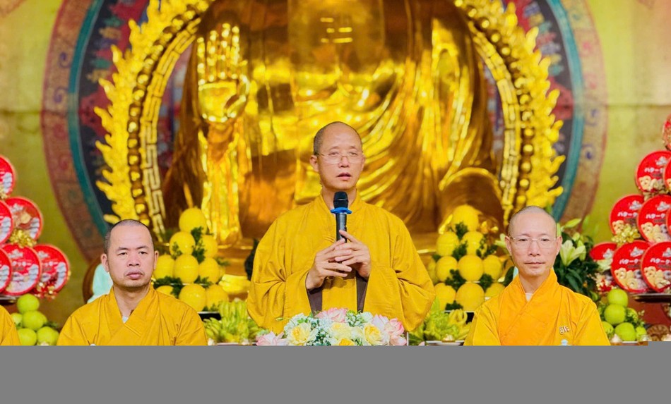 Thượng tọa Thích Minh Nghiêm sách tấn đến hành giả