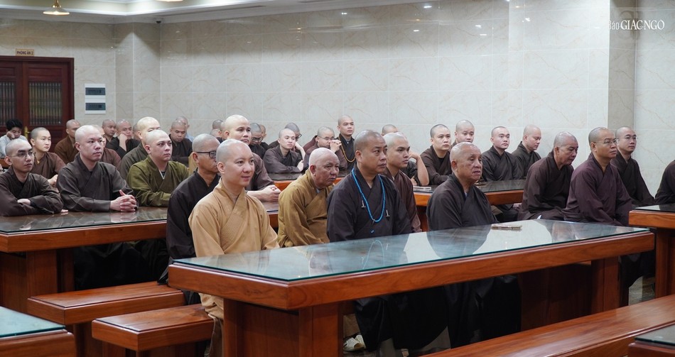 Chư Tăng tham dự lắng nghe chuyên đề về Luật Tín Ngưỡng, tôn giáo Chư Tăng tham dự lắng nghe chuyên đề về Luật Tín Ngưỡng, tôn giáo