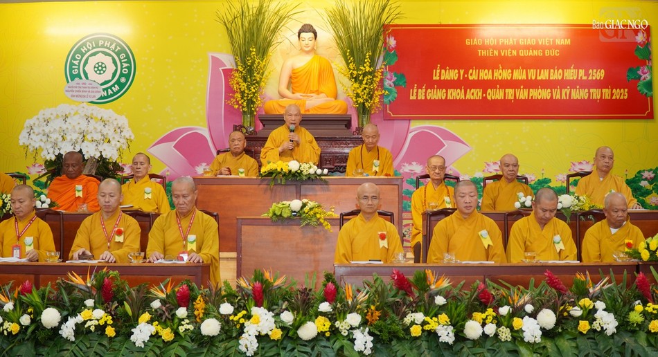 Trưởng lão Hòa thượng Thích Thiện Nhơn ban đạo từ chứng minh Trưởng lão Hòa thượng Thích Thiện Nhơn ban đạo từ chứng minh