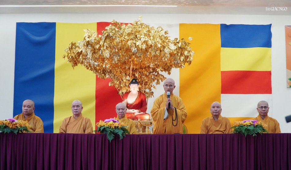 Thượng tọa Thích Thiện Quý phát biểu khai mạc