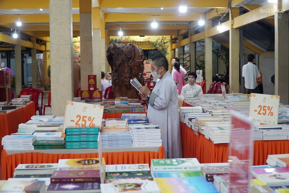 Nhiều đầu sách Phật giáo được giảm giá Nhiều đầu sách Phật giáo được giảm giá