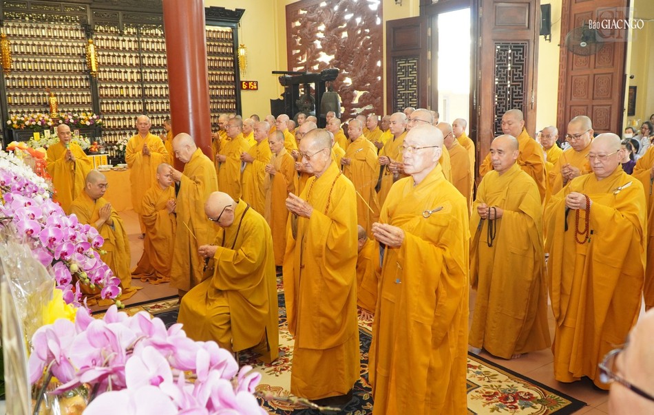 Chư tôn giáo phẩm tưởng niệm 12 năm ngày Hòa thượng Thích Nhật Quang viên tịch Chư tôn giáo phẩm tưởng niệm 12 năm ngày Hòa thượng Thích Nhật Quang viên tịch