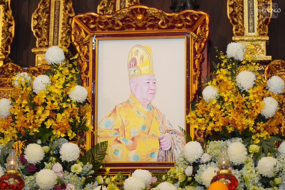 Di ảnh Hòa thượng Thích Nhật Quang tại tổ đường chùa Ấn Quang Di ảnh Hòa thượng Thích Nhật Quang tại tổ đường chùa Ấn Quang