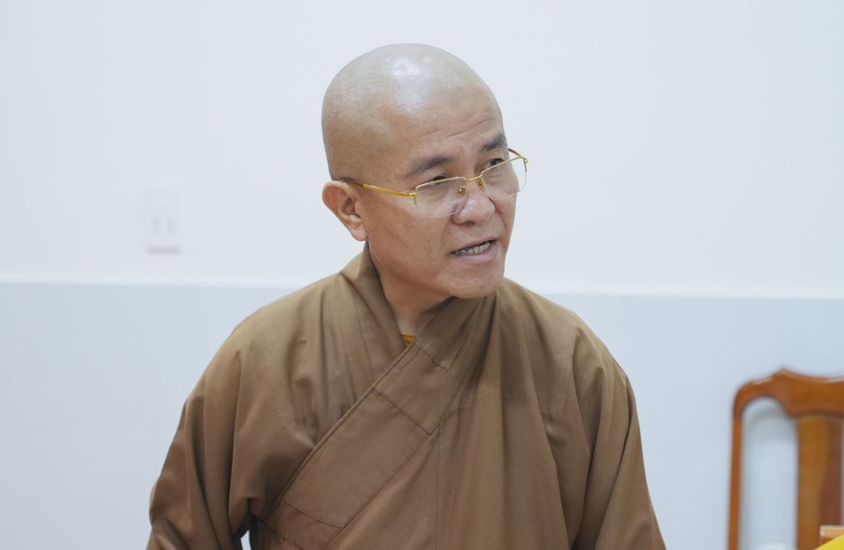 Thượng tọa Thích Quảng Hiền đúc kết phiên họp Thượng tọa Thích Quảng Hiền đúc kết phiên họp