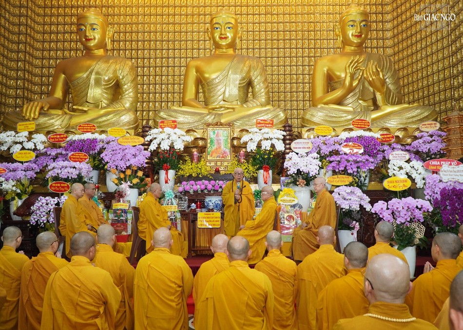 Trưởng lão Hòa thượng Thích Như Tín ban đạo từ chứng minh Trưởng lão Hòa thượng Thích Như Tín ban đạo từ chứng minh