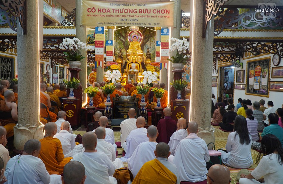 Chư Tăng, tu nữ, Phật tử thành kính tưởng niệm Hòa thượng Bửu Chơn