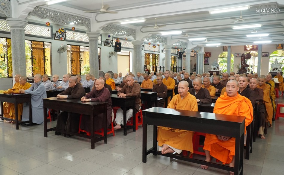 Chư Tăng Ni tham dự buổi họp