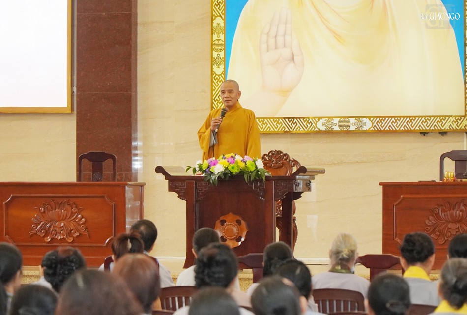 Thượng tọa Thích Minh Nhựt thuyết giảng thời pháp thoại thứ hai