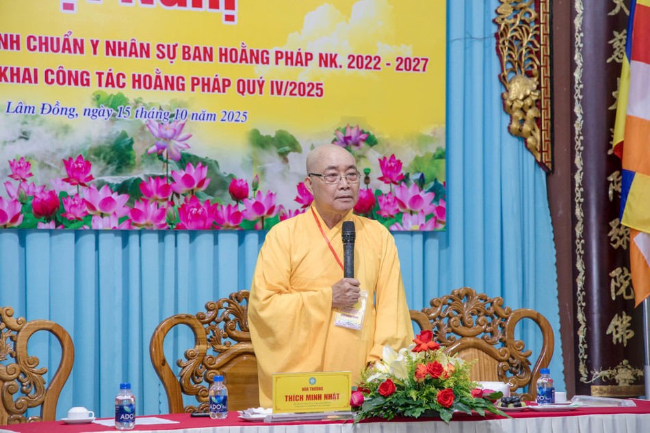 Hòa thượng Thích Minh Nhật ban đạo từ chứng minh Hòa thượng Thích Minh Nhật ban đạo từ chứng minh