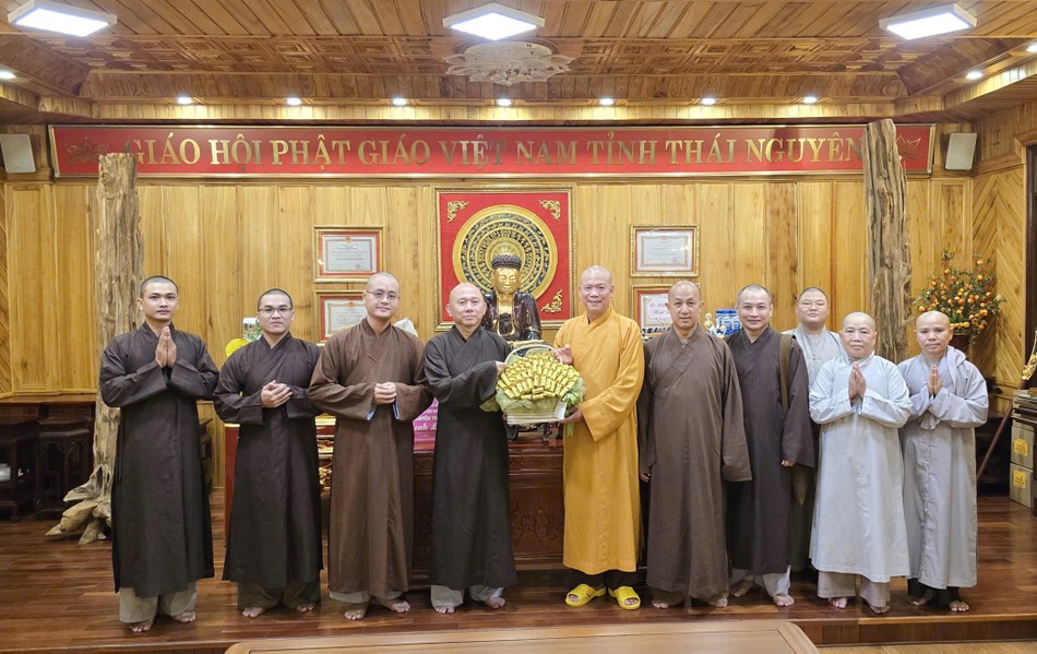 Đoàn thăm Thượng tọa Thích Nguyên Thành, Ủy viên Thường trực Hội đồng Trị sự, Trưởng ban Trị sự GHPGVN tỉnh Thái Nguyên tại tổ đình Phù Liễn Đoàn thăm Thượng tọa Thích Nguyên Thành, Ủy viên Thường trực Hội đồng Trị sự, Trưởng ban Trị sự GHPGVN tỉnh Thái Nguyên tại tổ đình Phù Liễn