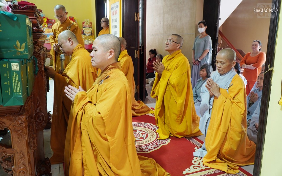 Môn đồ đệ tử dâng lời tác bạch Môn đồ đệ tử dâng lời tác bạch