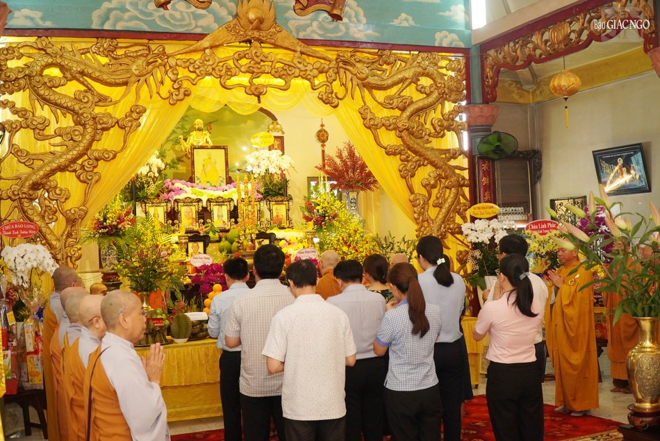 Trang nghiêm lễ tưởng niệm húy nhật Hòa thượng Thích Bửu Đăng tại chùa Linh Sơn Hải Hội