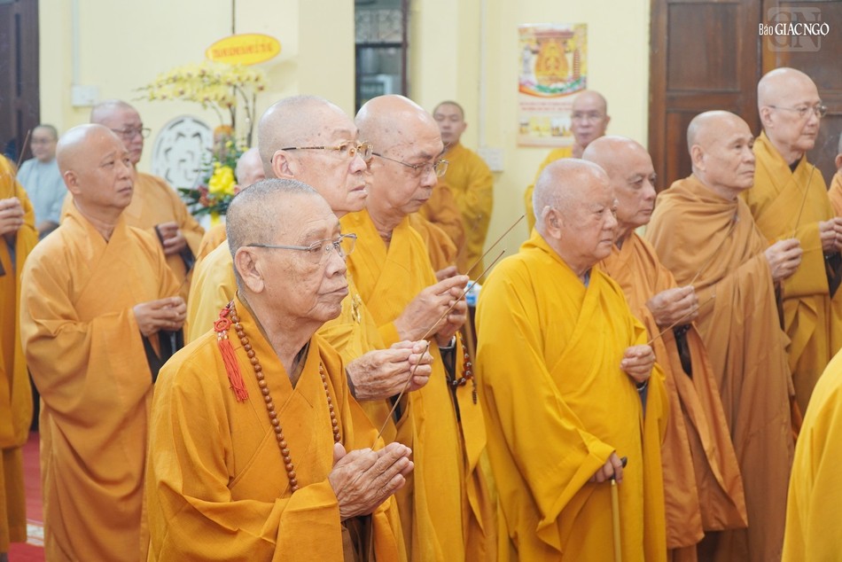 Chư tôn đức TP.HCM thành kính dâng hương tưởng niệm