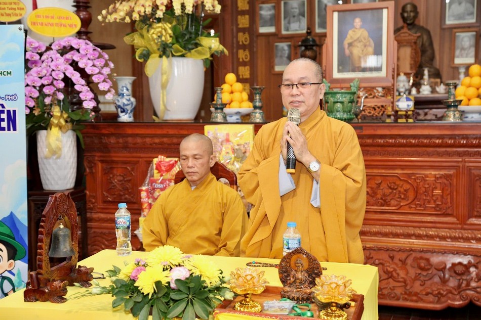 Thượng tọa Thích Minh Hòa, Cố vấn Giáo hạnh Gia đình Phật tử Giác Nguyên và Thượng tọa Thích Thiện Ngộ ban đạo từ chứng minh Thượng tọa Thích Minh Hòa, Cố vấn Giáo hạnh Gia đình Phật tử Giác Nguyên và Thượng tọa Thích Thiện Ngộ ban đạo từ chứng minh