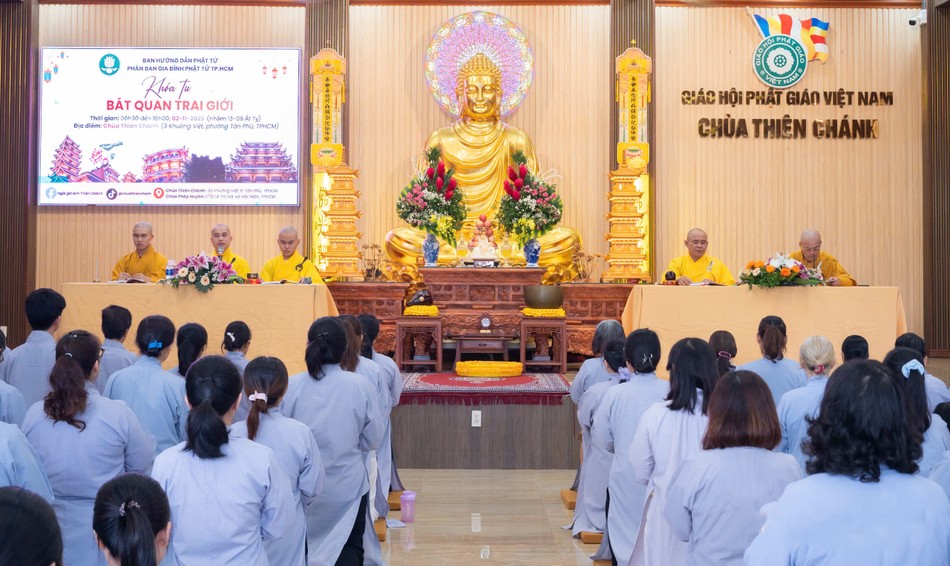 Truyền giới Bát quan trai