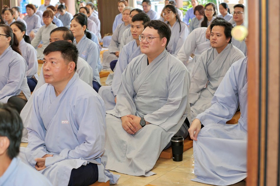 Trang nghiêm trong giờ nghe pháp