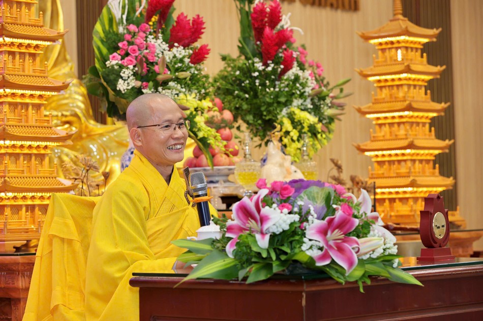 Đại đức Thích Hạnh Đức chia sẻ Phật pháp đến giới tử
