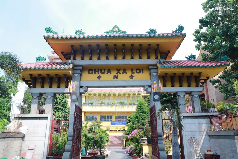 Cổng tam quan đường Sư Thiện Chiếu