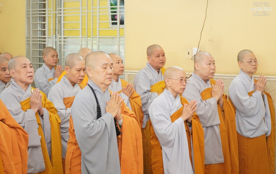 Bố-tát là nuôi lớn sự thanh tịnh hay duy trì các thiện pháp