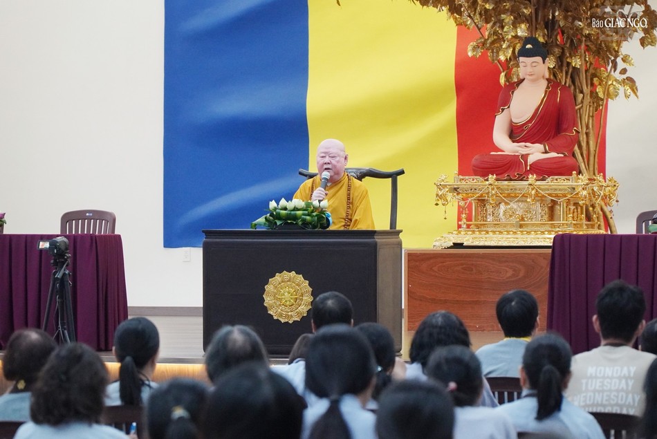Hòa thượng Thích Duy Tấn, Phó Trưởng ban Hoằng pháp GHPGVN TP.HCM chia sẻ thời pháp thoại đầu tiên