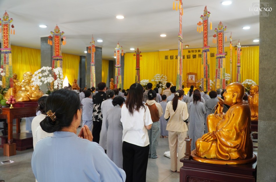 Đông đảo Phật tử về chùa Phổ Quang dự khóa tu Ngày an lạc