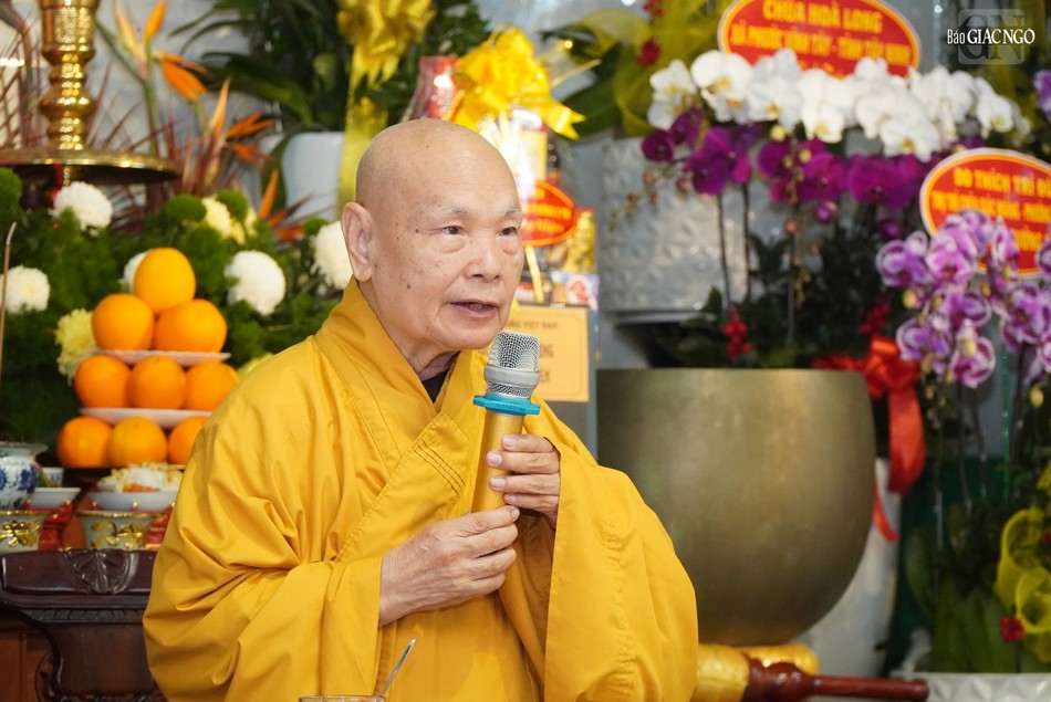 Trưởng lão Hòa thượng Thích Thiện Nhơn thay mặt chư tôn đức chứng minh tấm lòng môn đồ đệ tử