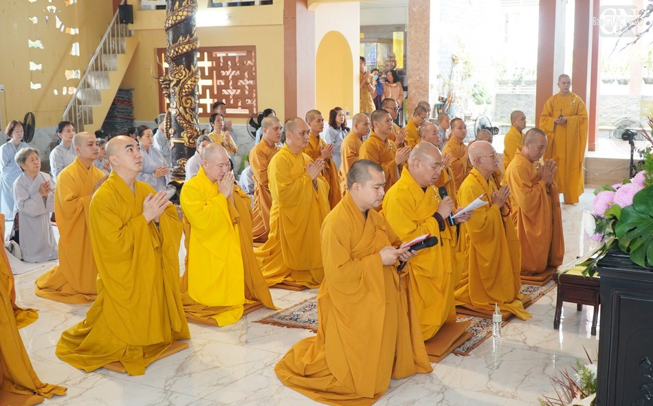 Nhất tâm cầu nguyện Giác linh Trưởng lão Hòa thượng cao đăng Phật quốc