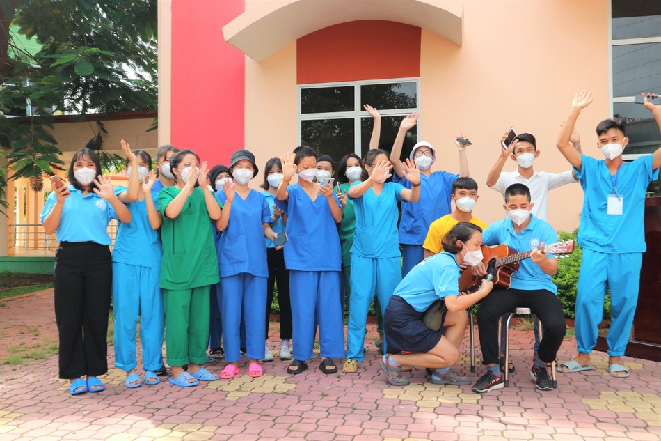 Tình nguyện viên trước khi chia tay Tình nguyện viên trước khi chia tay