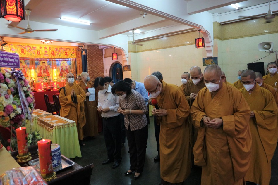 Tưởng niệm nạn nhân mất vì Covid-19 và mất trong mùa đại dịch Tưởng niệm nạn nhân mất vì Covid-19 và mất trong mùa đại dịch