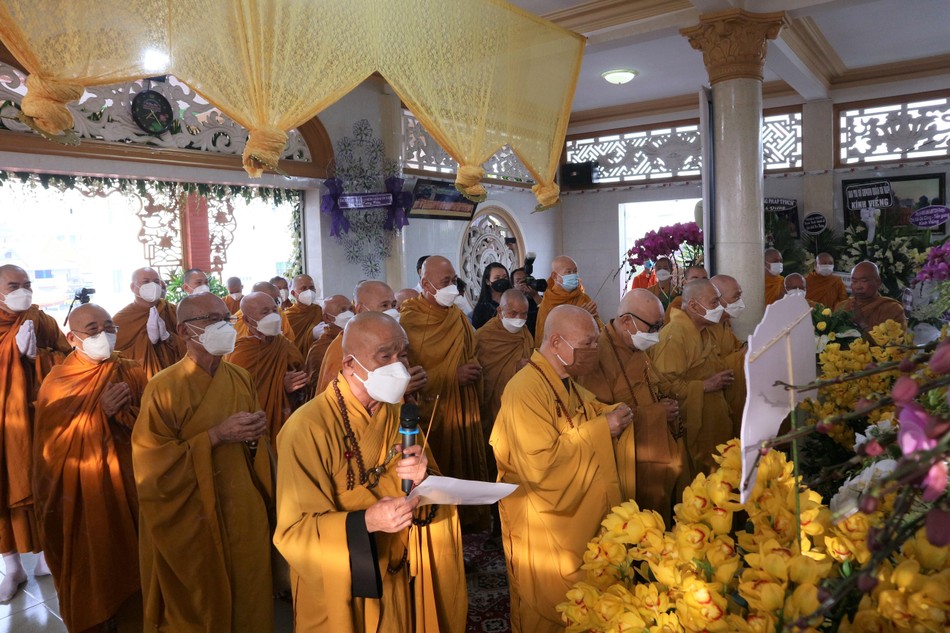 Cử hành nghi lễ di quan Cử hành nghi lễ di quan