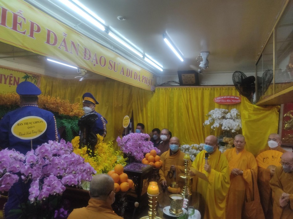 Cử hành nghi thức nhập kim quan Cử hành nghi thức nhập kim quan