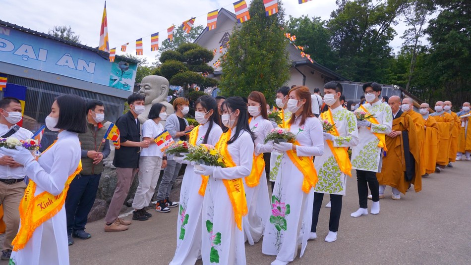 Trang nghiêm mừng Khánh đản Trang nghiêm mừng Khánh đản