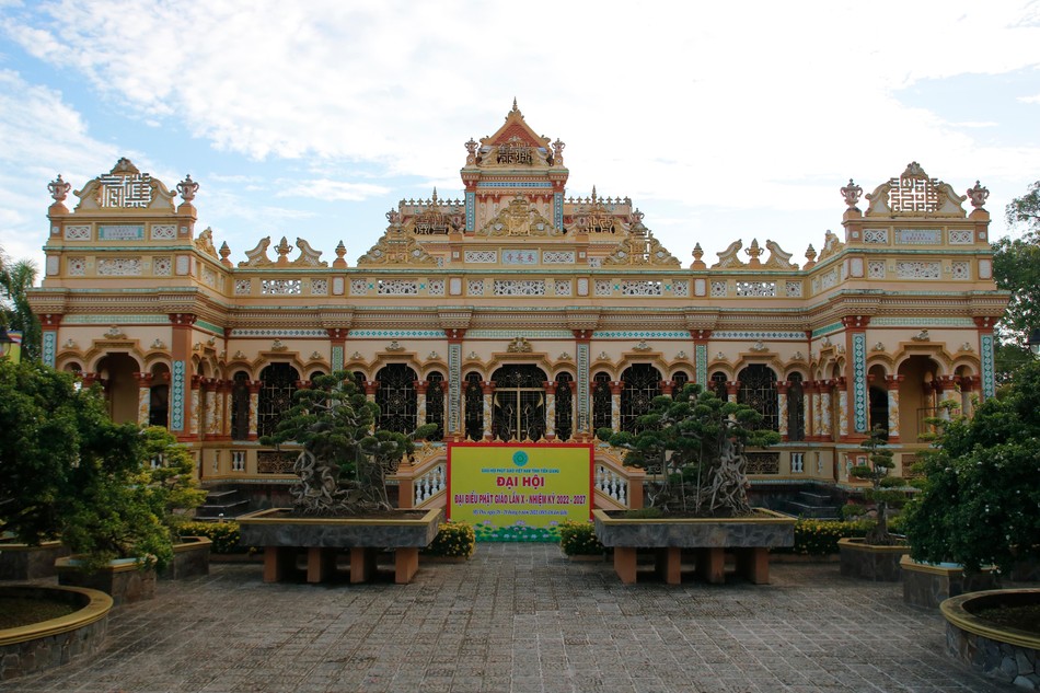 Không gian trước chùa Vĩnh Tràng Không gian trước chùa Vĩnh Tràng