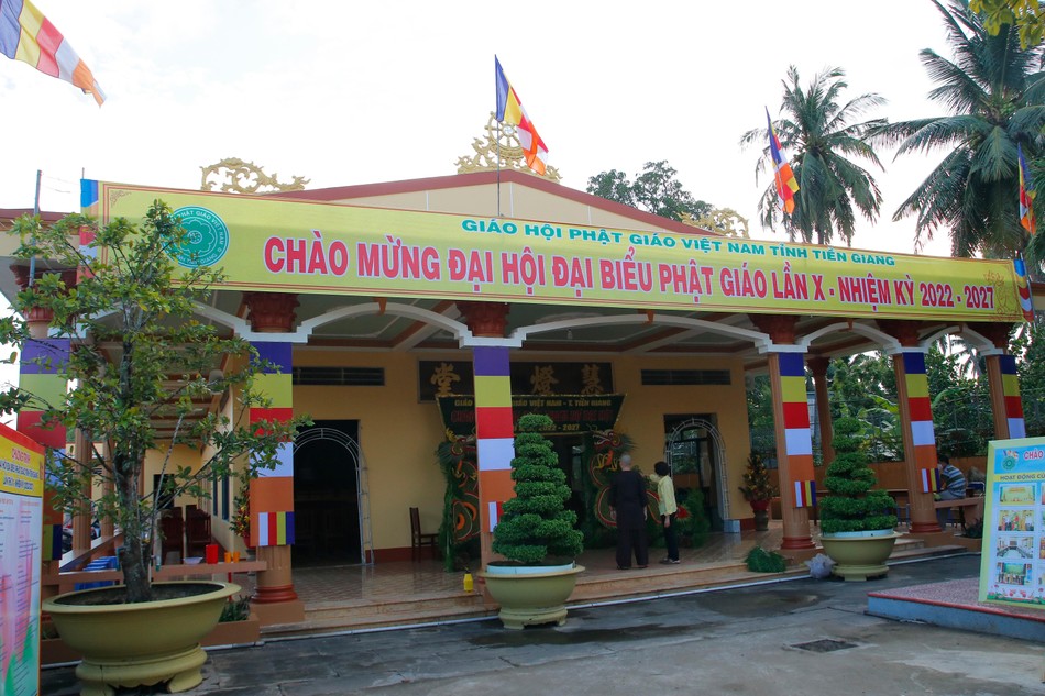 Biểu ngữ chào mừng trong khuôn viên diễn ra đại hội Biểu ngữ chào mừng trong khuôn viên diễn ra đại hội