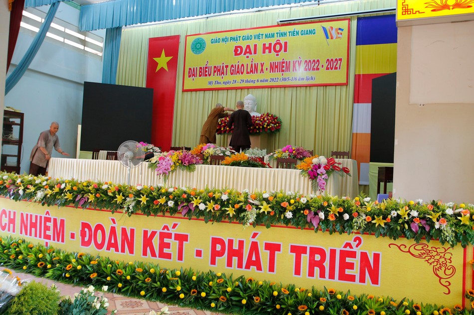 Tất cả đang hoàn tất khâu cuối cùng cho phiên trù bị đại hội diễn ra sáng mai, 28-6 Tất cả đang hoàn tất khâu cuối cùng cho phiên trù bị đại hội diễn ra sáng mai, 28-6