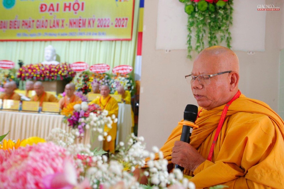 Hòa thượng Thích Giác Nhân cảm tạ của Ban Tổ chức đại hội