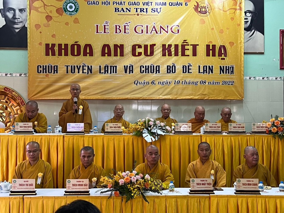 Thượng tọa Thích Thiện Quý ban đạo từ cho buổi lễ bế giảng Thượng tọa Thích Thiện Quý ban đạo từ cho buổi lễ bế giảng