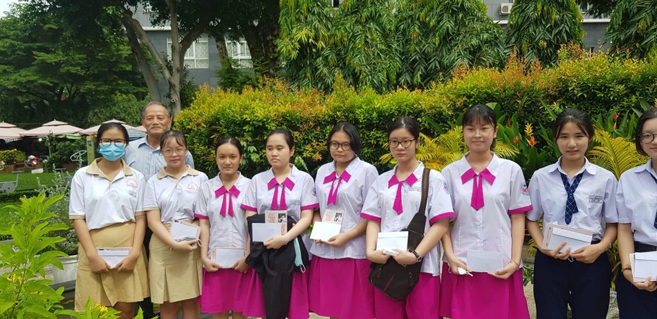109 suất học bổng được trao trong dịp đầu năm học mới 109 suất học bổng được trao trong dịp đầu năm học mới