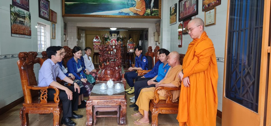 Hòa thượng Thích Giác Pháp giao lưu với phái đoàn