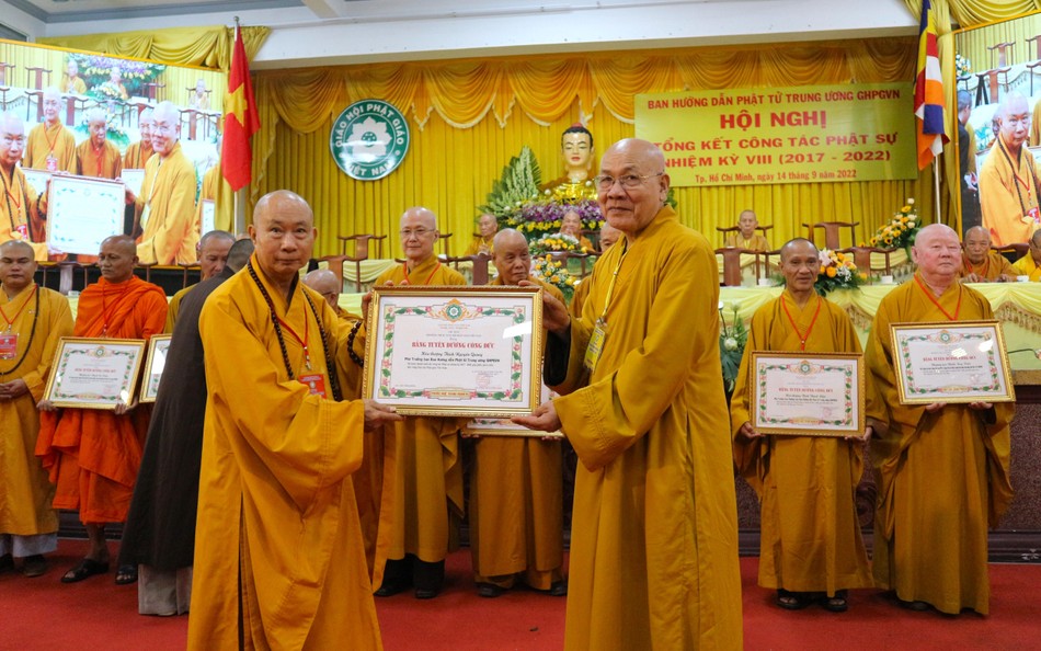Hòa thượng Thích Nguyên Quang được Giáo hội trao Bằng tuyên dương công đức Hòa thượng Thích Nguyên Quang được Giáo hội trao Bằng tuyên dương công đức