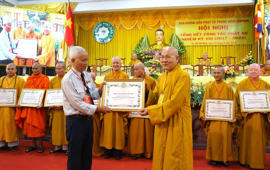 Chung lòng phụng sự Chung lòng phụng sự